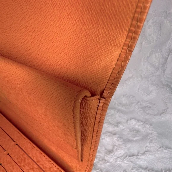 LOUIS VUITTON • MANDARIN EPI • INTERNATIONAL TRIFOLD WALLET - Picture 7 of 10